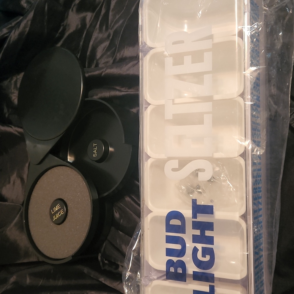 NWT Bar Fruit and Rita Rim Caddy